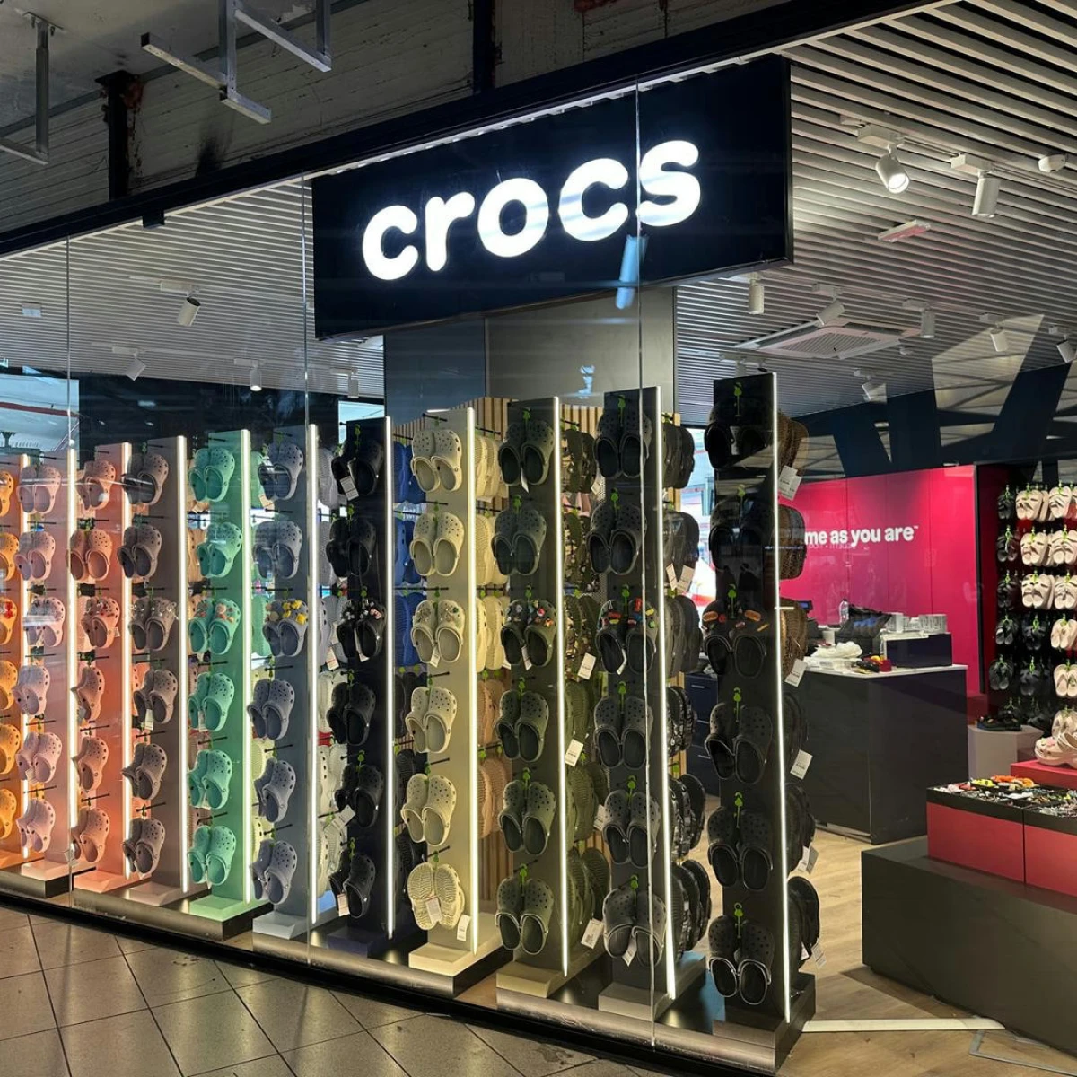 Crocs - Temporary Store